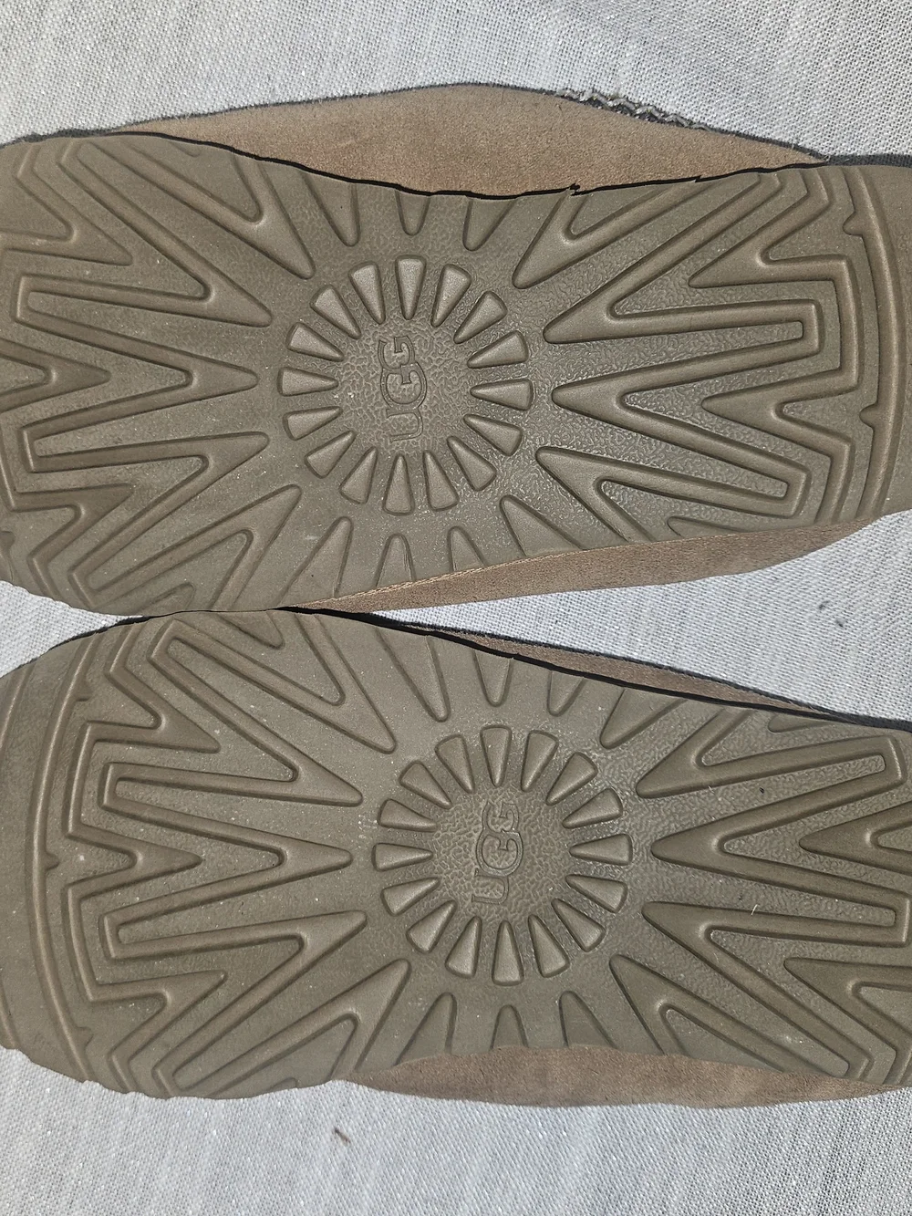 UGG Tasman Slippers Size 10